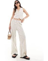 Stradivarius - Gestreepte Broek Van Kreukelstof Met Elastische Taille, Deel Van Co-Ord Set - Lyst