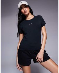 Nike - Chill Gym Life Swoosh Baby Cropped T-Shirt - Lyst