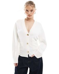 4th & Reckless - Cárdigan Estructurado Con Cuello De Pico Y Botones Dorados De -Blanco - Lyst