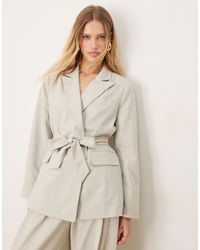 Aware - Blazer d'ensemble à ceinture et à double boutonnage - clair - Lyst