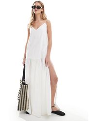 Monki - Robe longue et fluide à volants étagés avec dos échancré à détail noué - Lyst