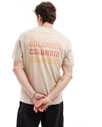 Columbia - Exclusivité asos - - unionville - t-shirt imprimé au dos - beige - Lyst