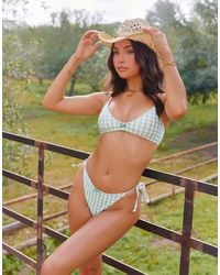 The Frolic - X lydia kara – exklusiv – bikini-oberteil mit schleifendetail und salbeiem vichy-karo, kombiteil - Lyst