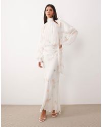 ASOS - Robe longue en mousseline drapée à fleurs avec col montant et détail foulard - rose - Lyst