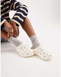 Crocs™ - Zuecos Blanco Tiza Clásicos Con Aberturas En Forma De Flores De - Lyst