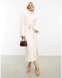 Pretty Lavish - Robe longueur mollet en maille nouée à la taille - crème - Lyst