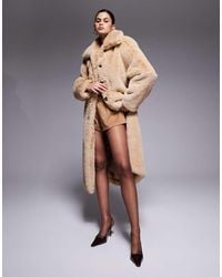 Aria Cove - Abrigo Largo Con Cinturón, Solapas Y Detalle De Botones De Piel Sintética De -Neutro - Lyst