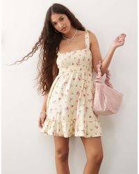 Miss Selfridge - Mini Jurk Met Gesmokt Detail En Gestrikte Schouderbandjes - Lyst