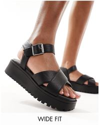 Schuh - Tera - sandali neri con fascette incrociate a pianta larga - Lyst