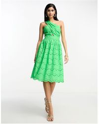 French Connection - Vestido corto verde llamativo asimétrico con bordado inglés - Lyst