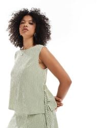 ASOS - Top habillé d'ensemble rayé et texturé avec liens noués sur les côtés - kaki - Lyst