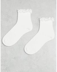 ASOS - Confezione Da 2 Paia Di Calzini Bianchi Con Orlo Smerlato - Lyst