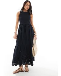 New Look - Robe côtelée mi-longue avec broderies et col nageur - Lyst