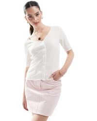 Pieces - Top Met Korte Mouwen, Knopen En Geschulpte Zoom - Lyst