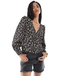 Glamorous - V-Neck Button Front Blouse - Lyst