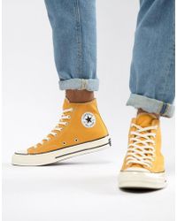 yellow converse on feet