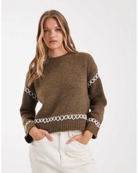 ONLY - Pull à col rond et détails contrastants - marron clair - Lyst