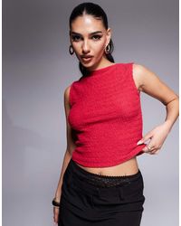 ASOS - Top Senza Maniche Ciliegia Con Scollo A Barchetta, Texture Ondulata E Schiena Scoperta - Lyst