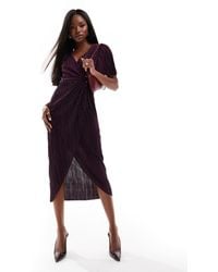 AX Paris - Robe portefeuille mi-longue en tissu plissé à manches courtes avec anneau - prune - Lyst