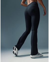4505 - Rib Slim Kick Yoga legging - Lyst