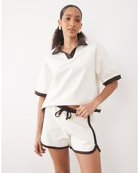 ASOS - Dubbelgebreide Hardloopshort Met Contrasterende Biezen - Lyst