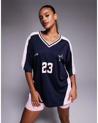 Kaiia - T-Shirt Stile Maglia Da Calcio E Rosa Oversize - Lyst