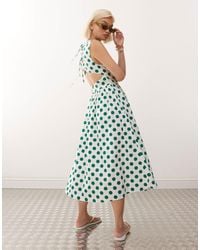Reclaimed (vintage) - – einfarbig gepunktetes midikleid mit eng anliegendem oberteil und ausgestelltem rock - Lyst