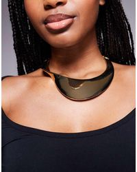 ASOS - Gargantilla Dorada Rígida Estilo Torque Con Diseño Retorcido, Ancho Y Abstracto De Edición Limitada De - Lyst