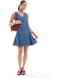 ASOS - Mouwloze Mini Jurk Van Denim Met Geplooide Verlaagde Taille - Lyst