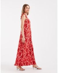 Pieces - Vestido Largo Rosa Y Rojo Plisado Con Estampado Floral Y Volantes En Las Mangas - Lyst