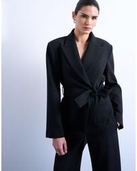 TOPSHOP - Cropped Belted Boxy Blazer - Lyst