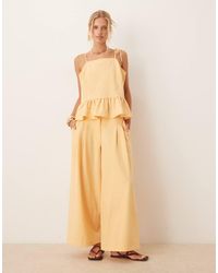 ASOS - Pantaloni Sartoriali A Vita Bassa Con Fondo Ampio E Cuciture A Vista Gialli A Righe - Lyst
