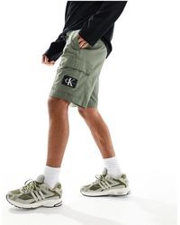Calvin Klein - Pantalones cortos cargo verde oliva lavado - Lyst