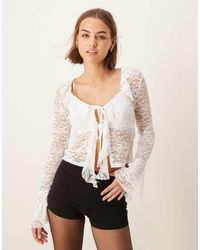 ASOS - Top Con Mangas Acampanadas, Lazada Delantera Y Volantes De Encaje De -Blanco - Lyst