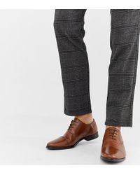 Oxfordschuhe aus hellbraunem Leder mit Zehenkappe Oxfordschuhe aus hellbraunem Leder mit Zehenkappe