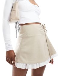 Miss Selfridge - Mini-jupe ajustée froncée double épaisseur - taupe - Lyst