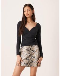 ASOS - Minifalda De Sastre Marrón Con Diseño De Y Abertura De Cuero Sintético De (Parte De Un Conjunto) - Lyst