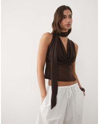 ASOS - Top Senza Maniche Effetto Maglia Semitrasparente Con Scollo A Sciarpa - Lyst