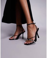 SIMMI - Simmi london – sebelle – verzierte sandaletten aus satin - Lyst