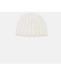 Stradivarius - – eng anliegende, gehäkelte kappe - Lyst