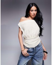 ASOS - Asymmetrische Top Met Textuur Blote Schouder, Korte Mouwen En Getailleerd Detail - Lyst