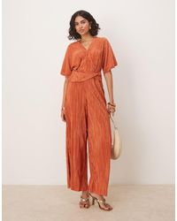 ASOS - Mono Largo Color Óxido Escotado Y Plisado De Manga Corta Con Cintura Cruzada De -Naranja - Lyst