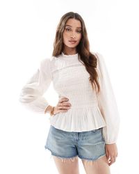 ASOS - Gesmokte Top Met Kanten Inzetstuk En Lange Mouwen - Lyst