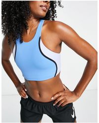 Nike - Nike - yoga swoosh dri-fit - reggiseno sportivo cut & sew a supporto medio - Lyst
