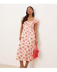 Nobody's Child Petite - Vestido Midi Con Estampado De Tomates Y Mangas Abullonadas Raven De -Blanco - Lyst