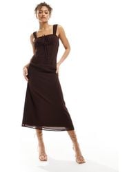 ASOS - Vestido Midi Marrón De Tirantes De Chifón Con Cintura Fruncida, Lazada En El Cuello Y Detalle De Ribete De Encaje De - Lyst