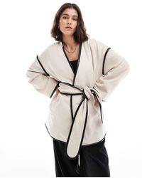 4th & Reckless - Chaqueta Con Cinturón Y Ribetes En Contraste De Mezcla De Lana De -Blanco - Lyst