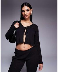 ASOS - Top A Maniche Lunghe Testurizzato Con Scollo Ampio, Volant Sui Bordi E Allacciatura - Lyst
