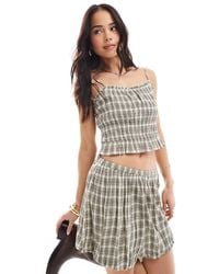 Stradivarius - Str - crop top froncé d'ensemble à carreaux et bretelles fines - Lyst