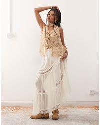Reclaimed (vintage) - Blouse volantée en mousseline imprimé fleuri avec liens noués à l'avant et foulard assorti - beurre - Lyst
